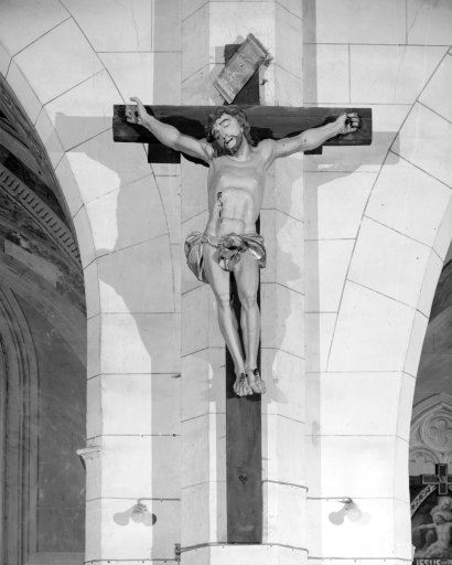 Statue (d'applique) : Christ en croix