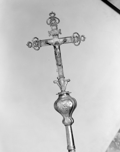 Croix de procession : Christ en croix, Immaculée Conception