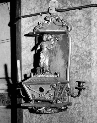 Ensemble d'une console, d'une exposition, de la statue (statuette) et de la châsse de sainte Germaine de Pibrac