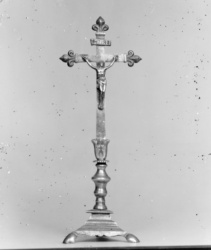 Croix d'autel : Christ en croix