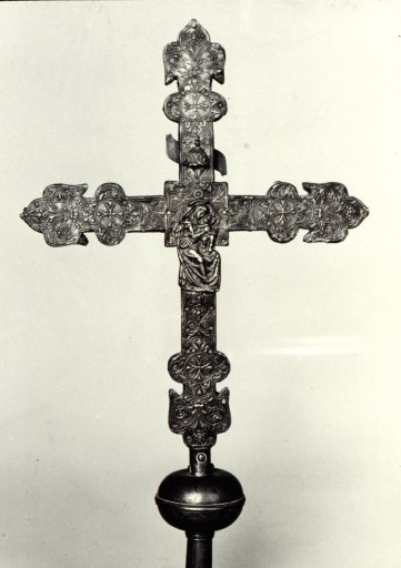 Croix de procession : Calvaire, Vierge à l'Enfant