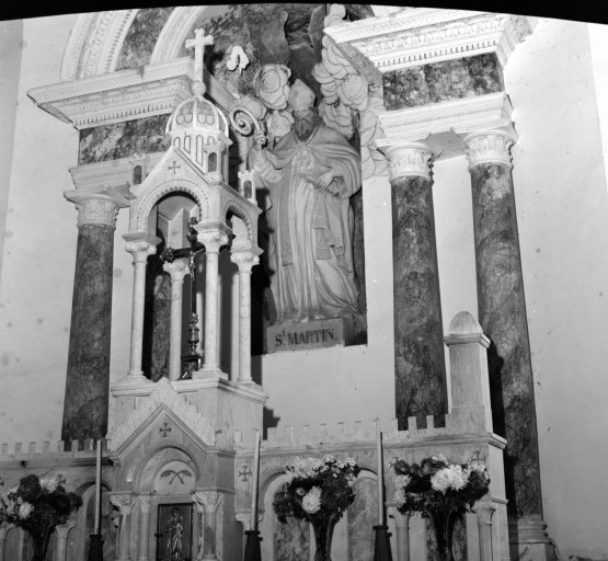 Ensemble du retable architecturé à niche du maître-autel et de la statue (figure colossale) de saint Martin