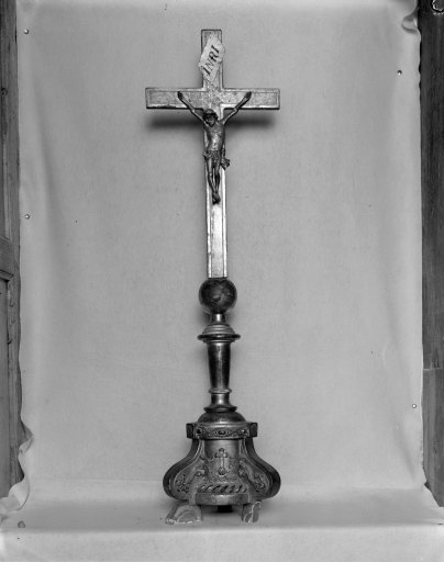 Croix d'autel : Christ en croix