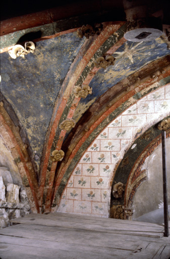 Chapelle Notre-Dame avant restauration des peintures, en 1980 : voûte, angle sud-ouest.