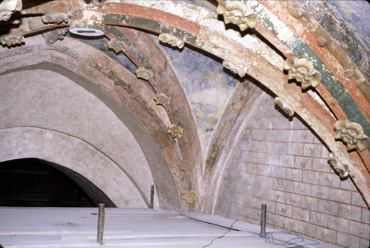 Chapelle Notre-Dame avant restauration des peintures, en 1980 : voûte, travée nord, partie est.