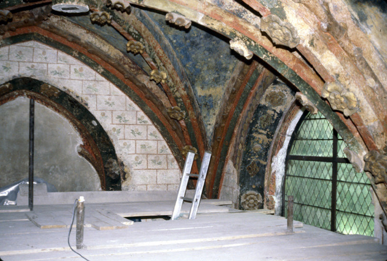 Chapelle Notre-Dame avant restauration des peintures, en 1980 : voûte, travée sud, partie ouest.