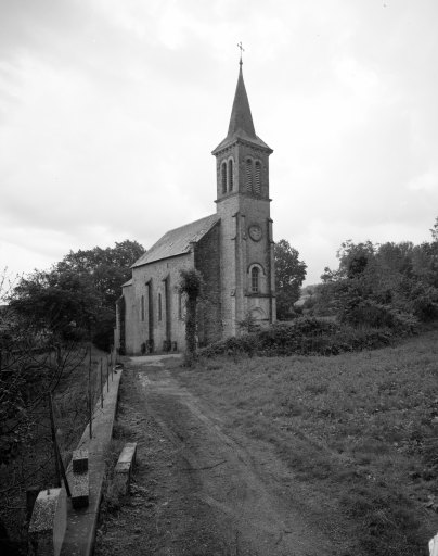 Vue d'angle, façade latérale gauche et clocher (site).