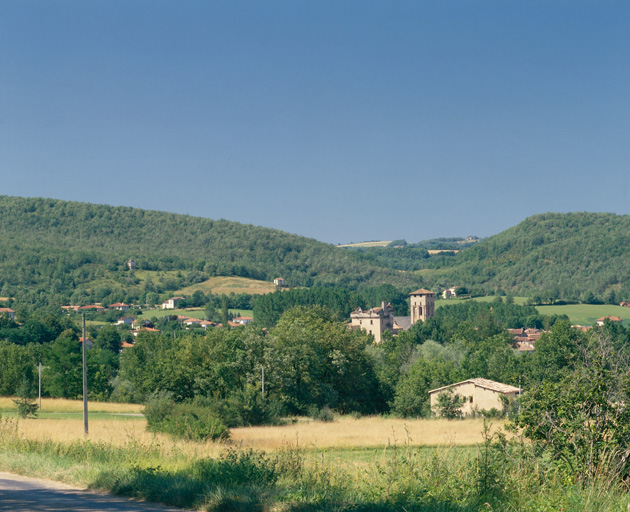 Ensemble du clocher et du château (face sud)