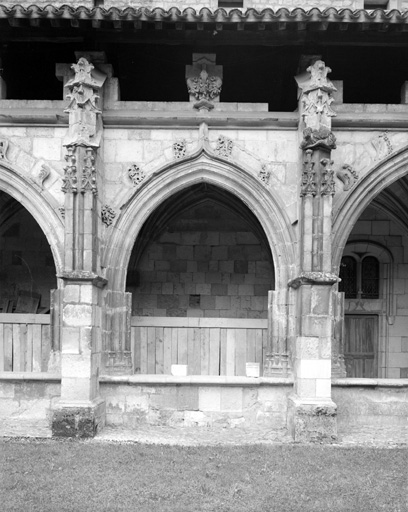 Cloître : galerie ouest, détail.