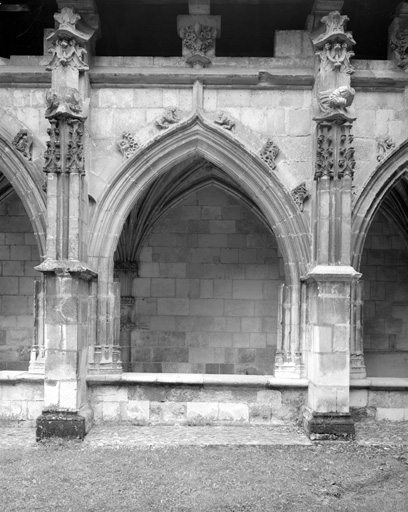 Cloître : galerie est, détail.