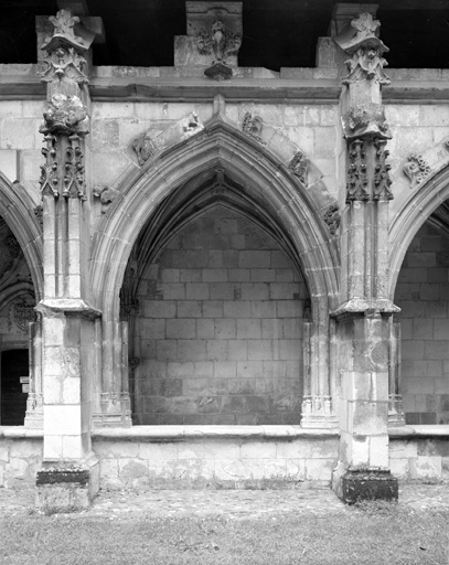 Cloître : galerie est, détail.