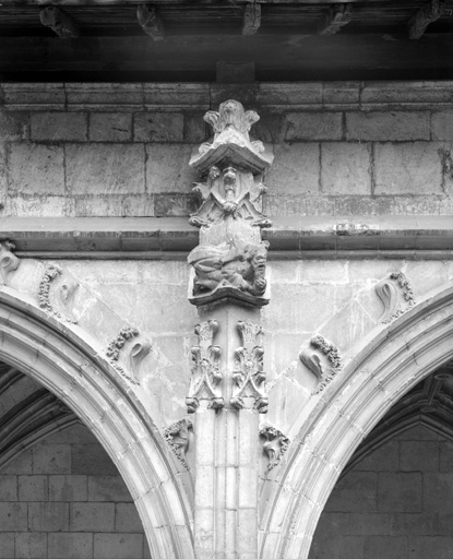 Cloître : galerie nord, 2e contrefort depuis l'est, détail