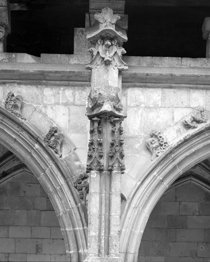 Cloître : galerie est, 2e contrefort depuis le sud.