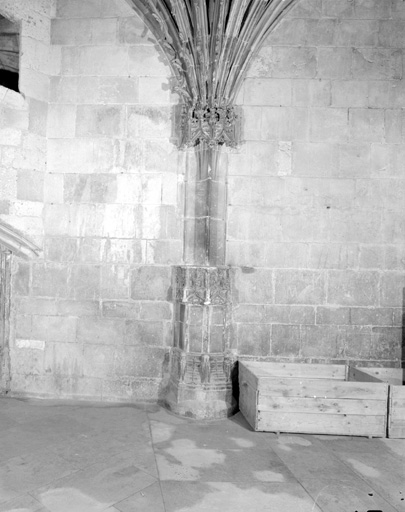 Cloître, galerie est : 7e support depuis le sud.