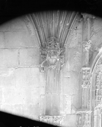 Cloître, galerie est : 6e support depuis le sud.