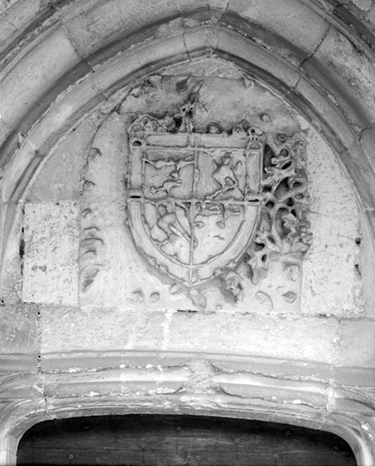 Cloître, porte de la chapelle Saint-Gausbert, détail.