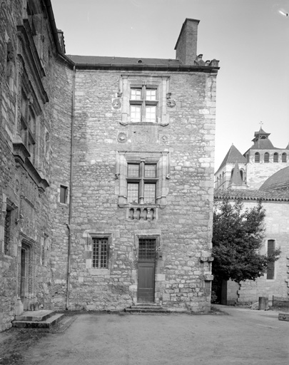 Aile ouest, élévation sur la cour.