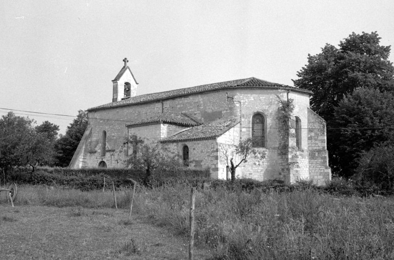 Eglise. Vue d'ensemble depuis le sud-est.