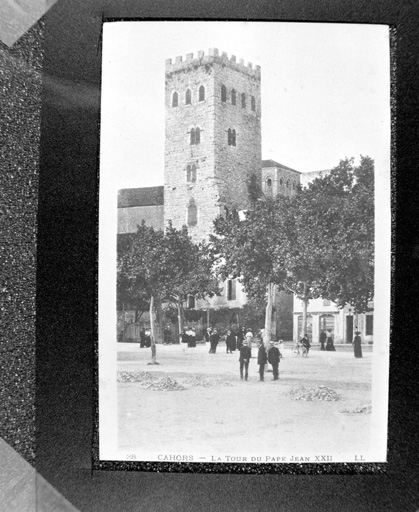 Tour du palais vue depuis le sud-ouest.