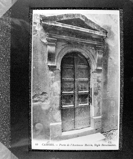 Porte sur la rue Fondue-Basse.