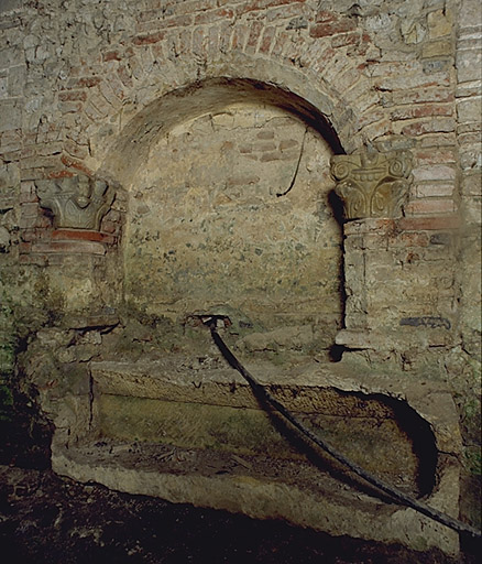 Choeur : Enfeu du mur méridional.