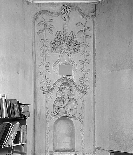 Décor stuque du rez-de-chaussée.