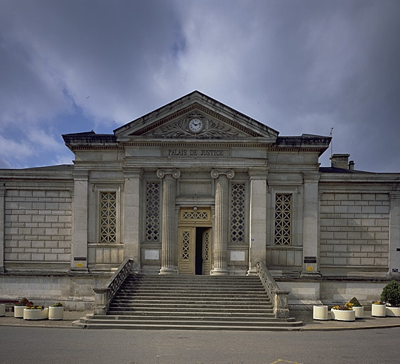Façade depuis le Nord-Est.