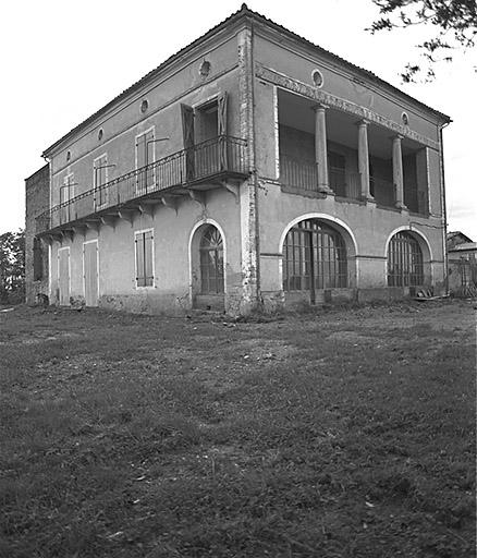 Logis. Ensemble depuis le sud-est.