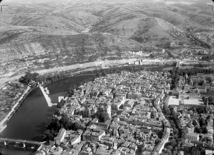 Partie sud de la ville intra muros vue depuis le nord (vue aérienne).
