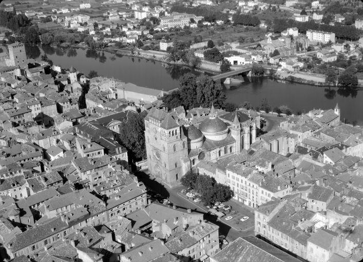 Quartier de la cathédrale vu depuis le sud-ouest (vue aérienne).