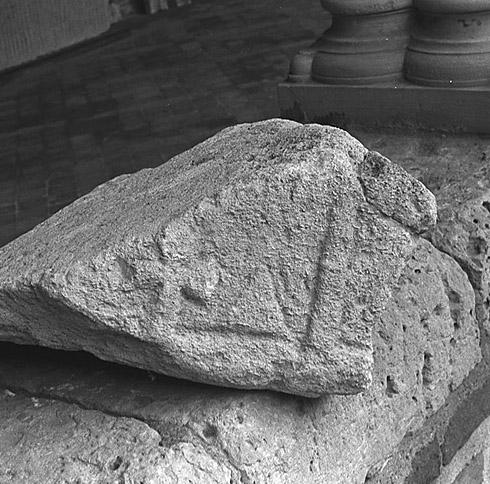 14ème sarcophage. Fragment de couvercle.