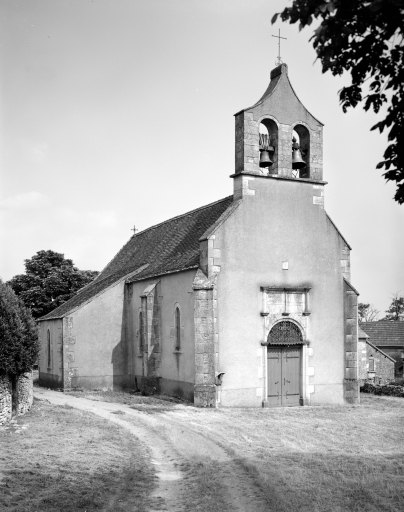 Ensemble pris du nord ouest de l'église.