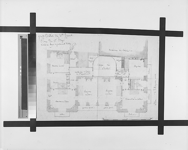 Plan au premier étage divisé en deux appartements distincts.