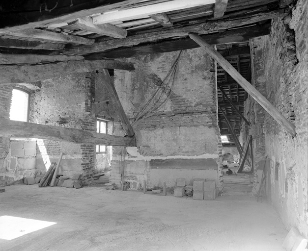 Comble, mur de refend, face sud.