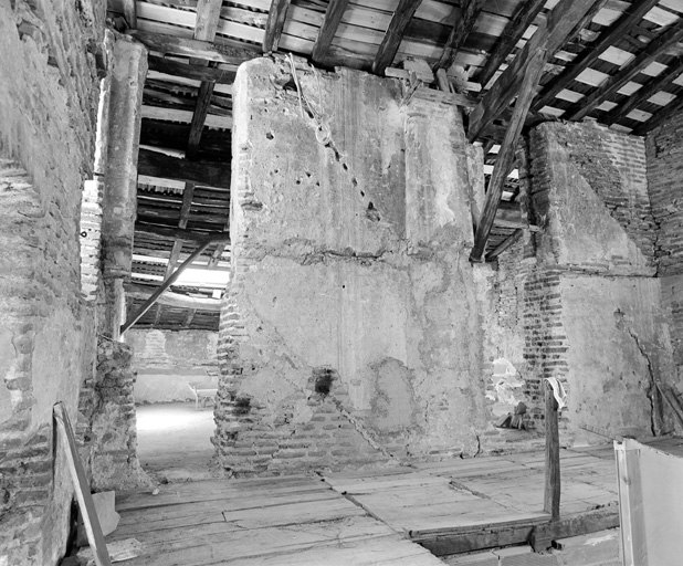 Comble, mur de refend, face nord.