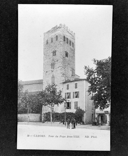 Tour avant restauration, vue depuis le sud-ouest.