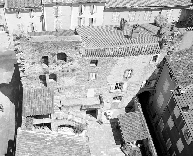 Bâtiment est, ensemble de l'élévation sur la cour vue à vol d'oiseau (parcelle C.D. 320 - 321).