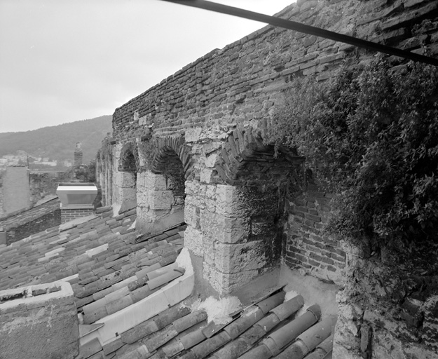 Bâtiment sud, mur sud, intérieur, embrasures de fenêtres (parcelle C.D. 315)