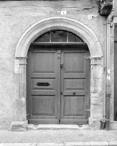 Maison n° 8 sur la rue Saint Barthélemy, porte