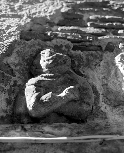 Sculpture réemployée rue Foucault (parcelle cadastrale 548)