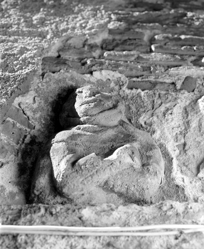 Sculpture réemployée rue Foucault (parcelle cadastrale 548)