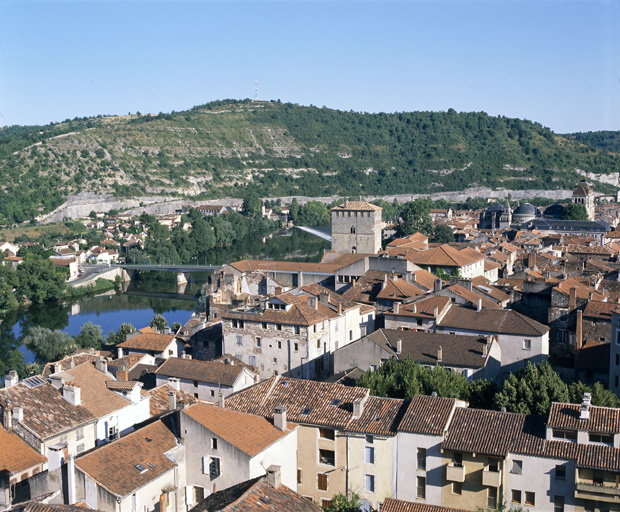 Depuis la tour du palais Duèze, vue en direction de la tour du château du roi.