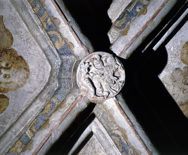 Chapiteaux, consoles, clefs de voûte, fenêtres, ensemble du décor sculpté du massif occidental