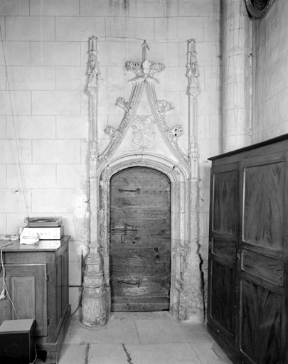 Grande sacristie, porte est sur l'arrière sacristie.