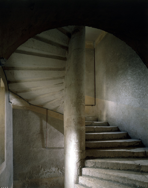 Escalier menant de l'arrière sacristie à la salle du dessus.