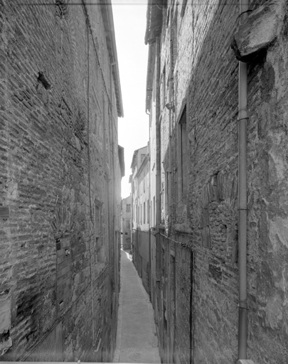 Vue de la rue Delpech depuis l'entrée de la rue.