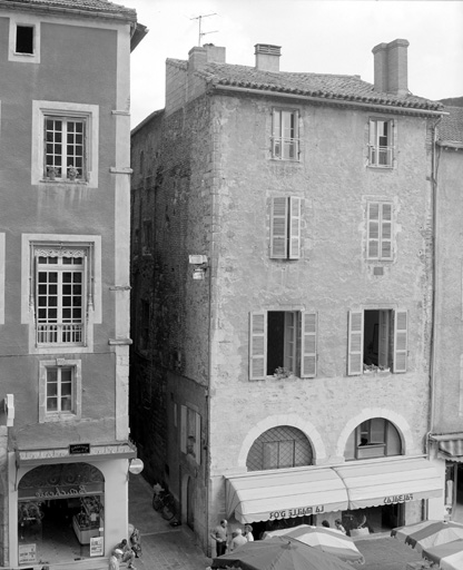 L'entrée de la rue Delpech vue depuis la cathédrale.