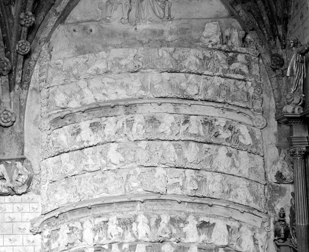 Chapelle Notre-Dame, relief du mur est, partie supérieure.