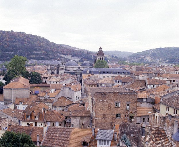 Vue en direction du sud depuis la tour du château du Roi.