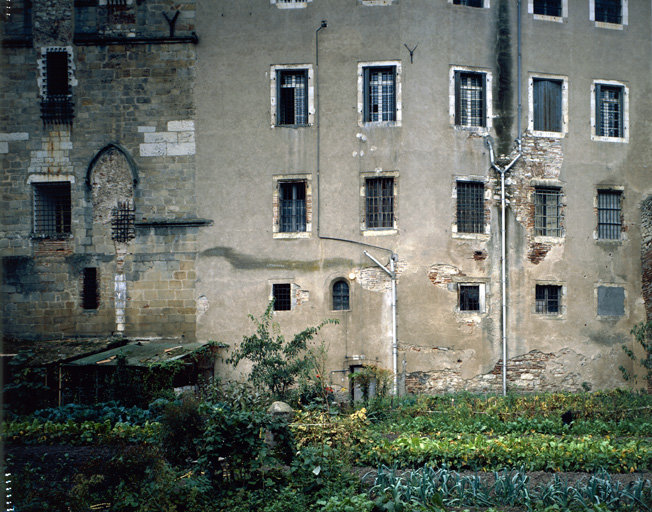 Tour, liaison entre la tour et le bâtiment joint, partie basse.